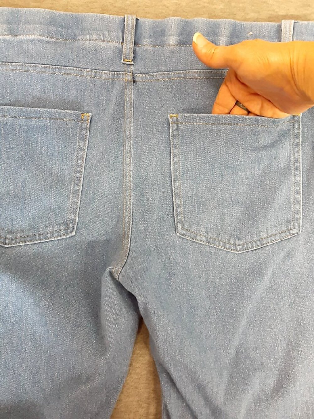 Serra Woman's Jean Shorts Size LARGE Pullon Back Pockets Beltloops Cotton Blend - Picture 3 of 8